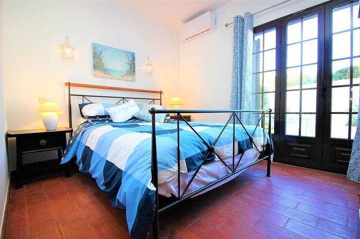 Ganze Wohnung, Schöne Wohnung mit drei Betten im Erdgeschoss Ideal für einen Familienurlaub in Alporchinhos (Atlantikküste), Porches