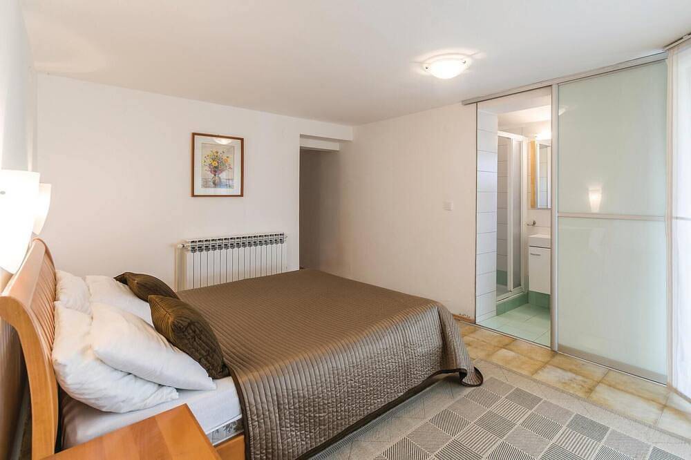 Appartement entier, Bel appartement à Pula avec piscine extérieure in Banjole, Côte Sud d'Istrie