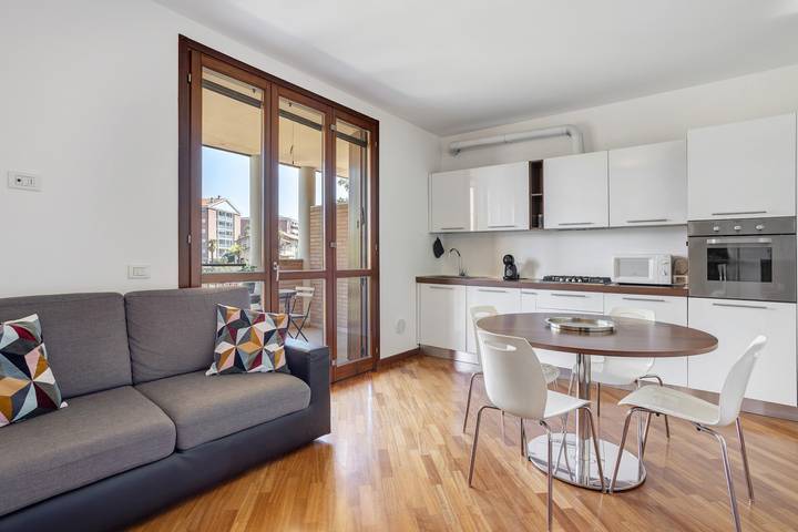 Apartamento inteiro, Apartamento 'La Casa Di Cami' com varanda e Wi-Fi in Agrate Brianza, Brianza