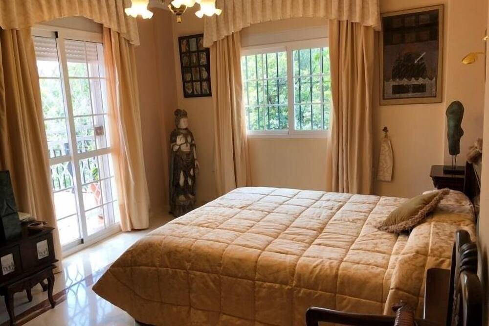 Villa Pinares-málaga: Pool, Garden, Garage, Wifi in Málaga (Este), Malaga