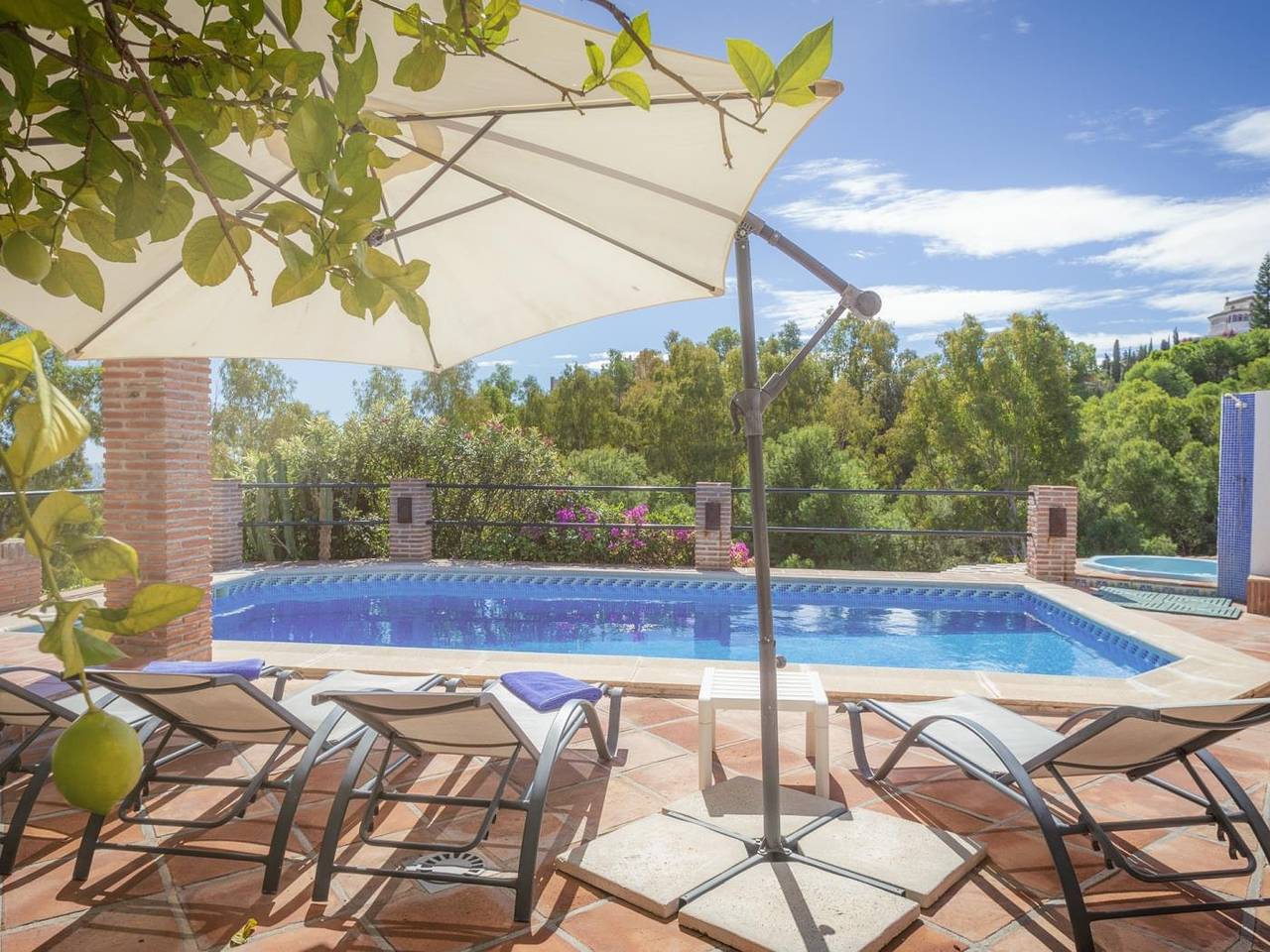 Andalusische Villa mit privatem Pool und Meerblick in Monte de los Almendros, Salobreña