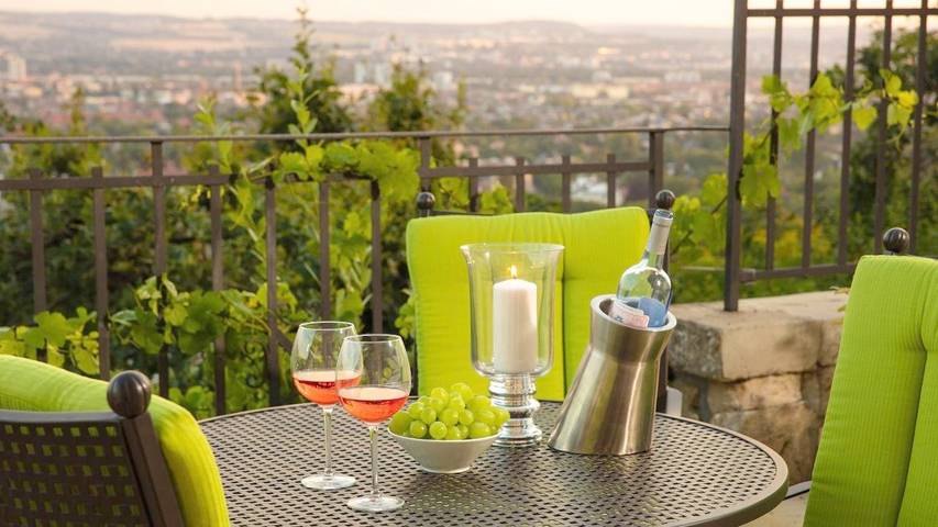 Ferienwohnung für 4 Personen, mit Terrasse und Ausblick, kinderfreundlich in Loschwitz