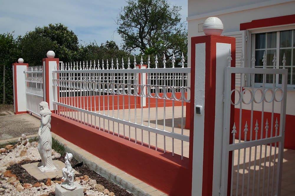 Villa in der Nähe von Meia Strand und der Golfplatz Palmares in Lagos, Faro Distrikt