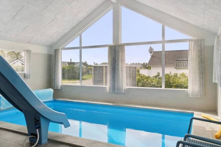 Ferienhaus für 14 Personen, mit Garten und Sauna sowie Terrasse, mit Haustier