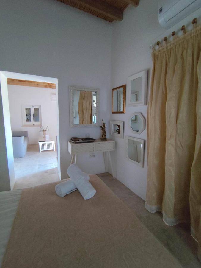 Gîte pour 3 personnes, avec jardin dans Oróklini - 4
