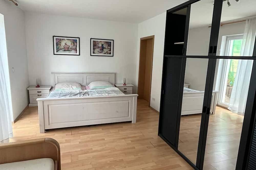 Ganze Wohnung, Vollausgestattete Ferienwohnung in ruhiger Lage in Kaiserslautern, Saar-Nahe-Bergland