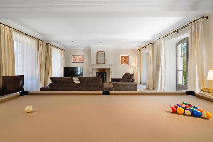 Location de vacances pour 13 personnes, avec vue ainsi que piscine et jardin à La Roque-sur-Pernes - 3