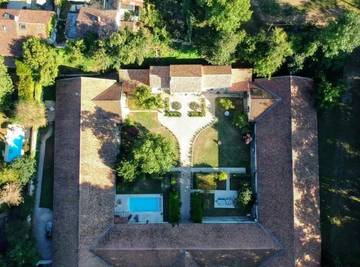 Cottage pour 5 personnes, avec piscine et jardin à Bourg-Charente