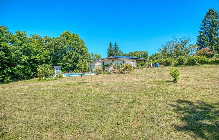 Gîte pour 6 personnes, avec piscine ainsi que jardin et terrasse à Coursac