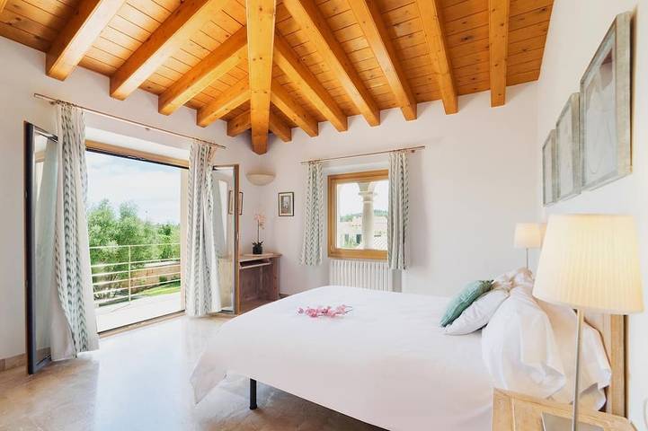 Chalet Piscina Privada Grande Wiffi cobertura Casa y Piscina Vistas Montaña in Crestatx, Sa Pobla