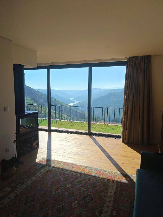 Location de vacances pour 8 personnes, avec vue ainsi que jardin et piscine, animaux acceptés dans Tabuaço - 2