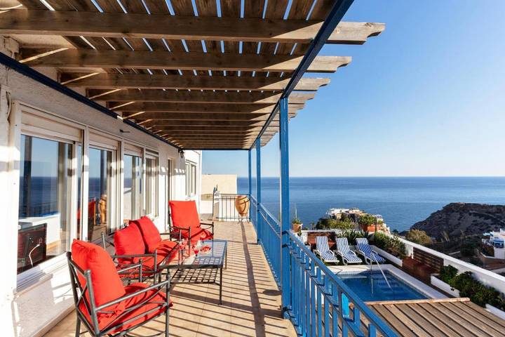 Chalet para 10 personas, con piscina además de jardín y vistas en Almería