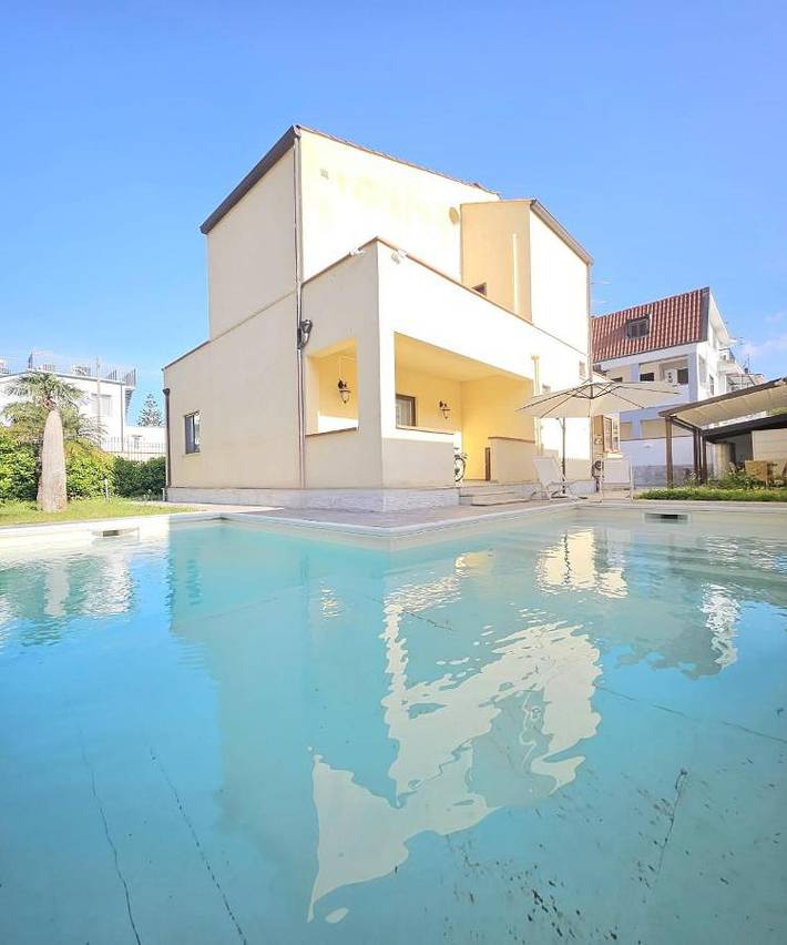 Villa con piscina per 6 persone, con idromassaggio e giardino nonché piscina a Palermo