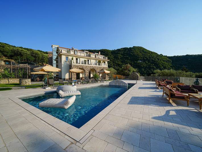 Villa voor 22 personen, met tuin en uitzicht in Sorrento