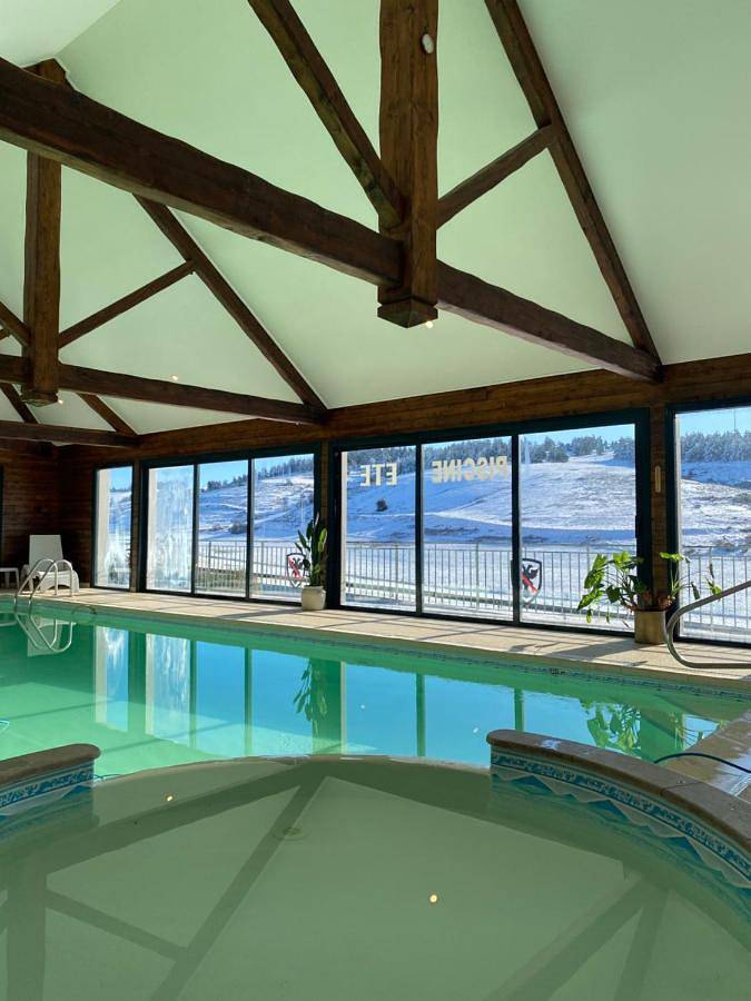 Hôtel pour 2 personnes, avec vue et jardin ainsi que piscine et terrasse à Châteauneuf-de-Randon - 2