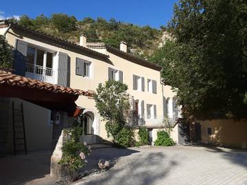 Chambre d’hôte pour 2 personnes, avec vue ainsi que piscine et jardin, adapté aux familles dans Hautes-Alpe