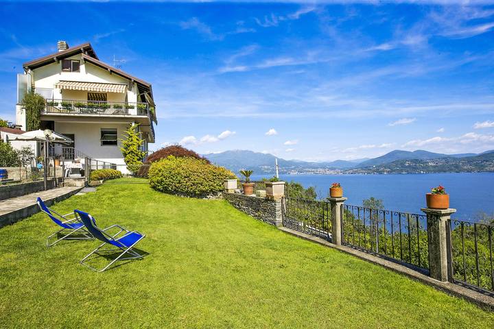 Ferienwohnung für 3 Personen, mit Balkon und Terrasse sowie Garten und Seeblick