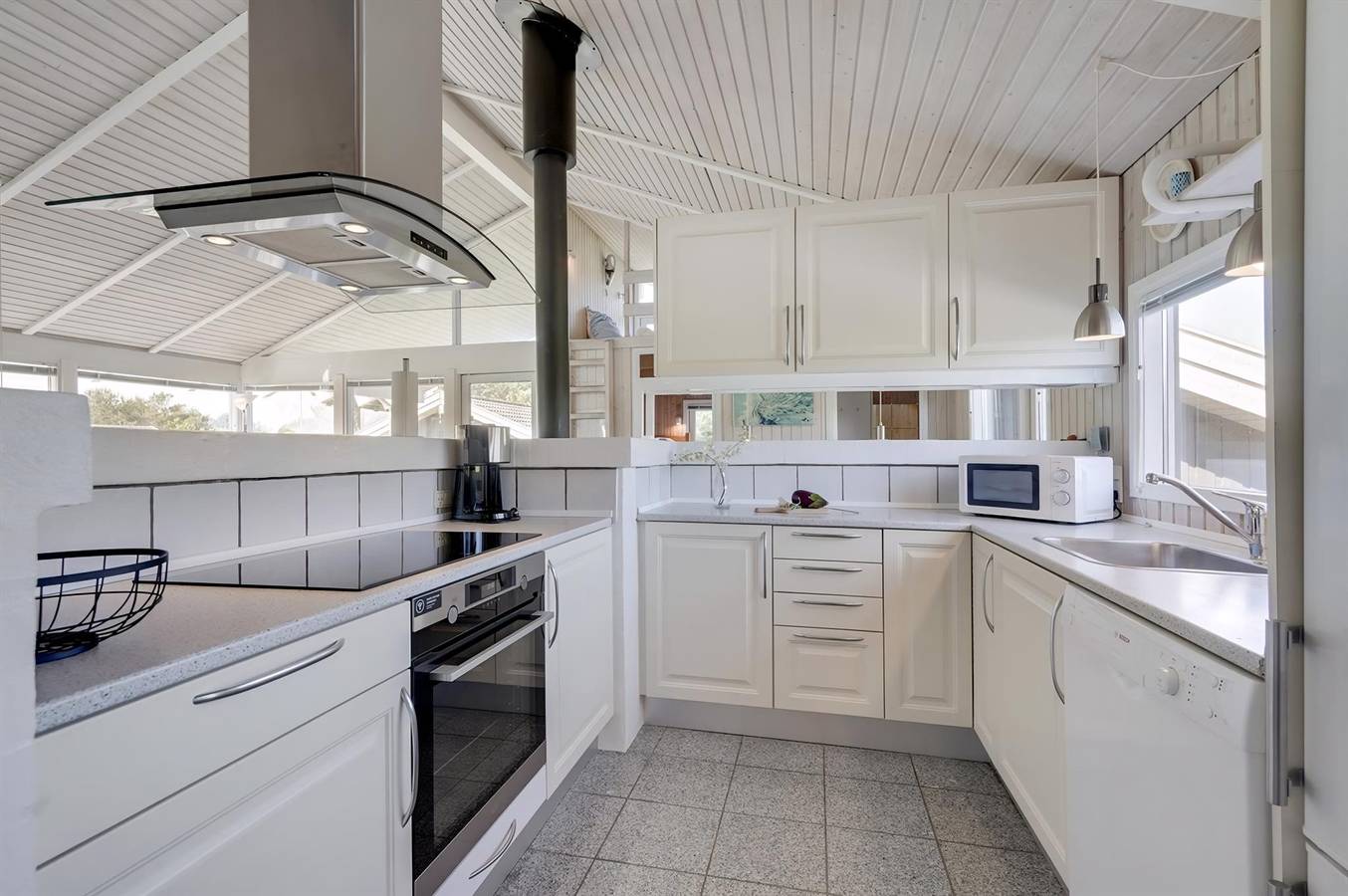 Beautiful home in Hjørring w/ Wifi, Indoor swimming pool and Sauna in Lønstrup, Hjørring region