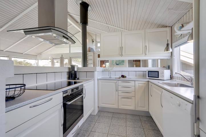 Beautiful home in Hjørring w/ Wifi, Indoor swimming pool and Sauna in Lønstrup, Hjørring Kommune