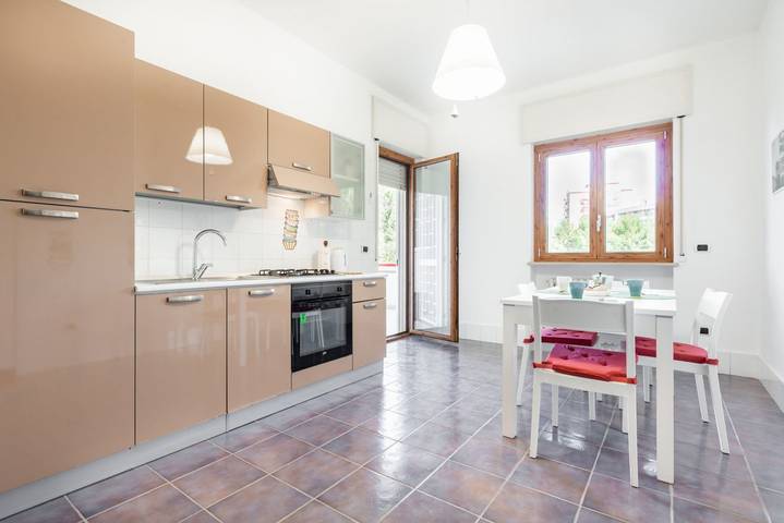 Ganze Wohnung, Ferienwohnung für 6 Personen mit Balkon/Terrasse in Bari, Bari Provinz