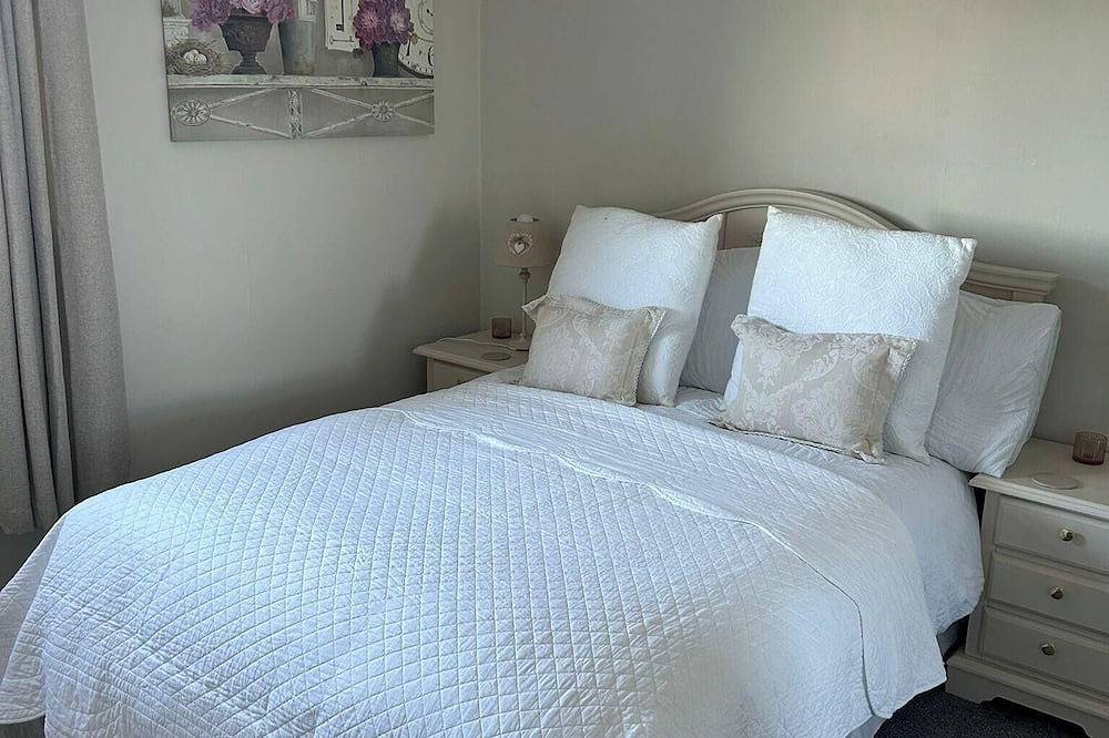 Peak District - 2 Beds - Sleeps 4 - Pet Friendly in Chesterfield, Derbyshire