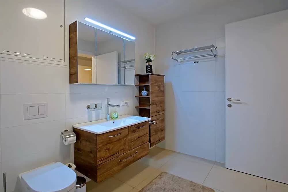 Ganze Wohnung, Schöne Wohnung hinter dem Parlamen in Wien, Wienerwald