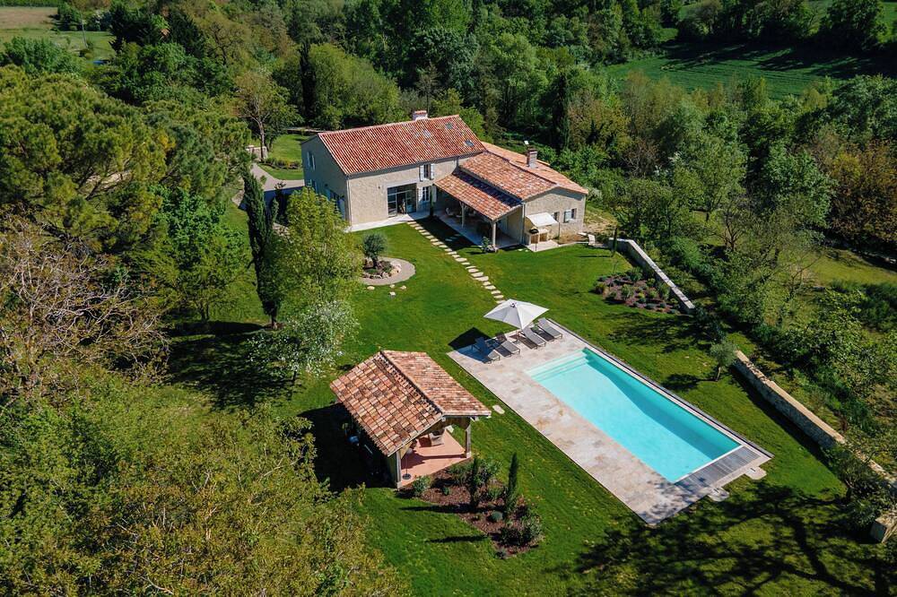 Villa for 10 People in Castelnau-sur-l'Auvignon, Gers