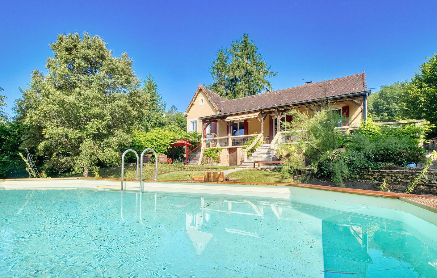 Luxury Apartment with Pool and Garden - 1km to Les Eyzies-de-Tayac-Sireuil in Les Eyzies, Périgord Noir