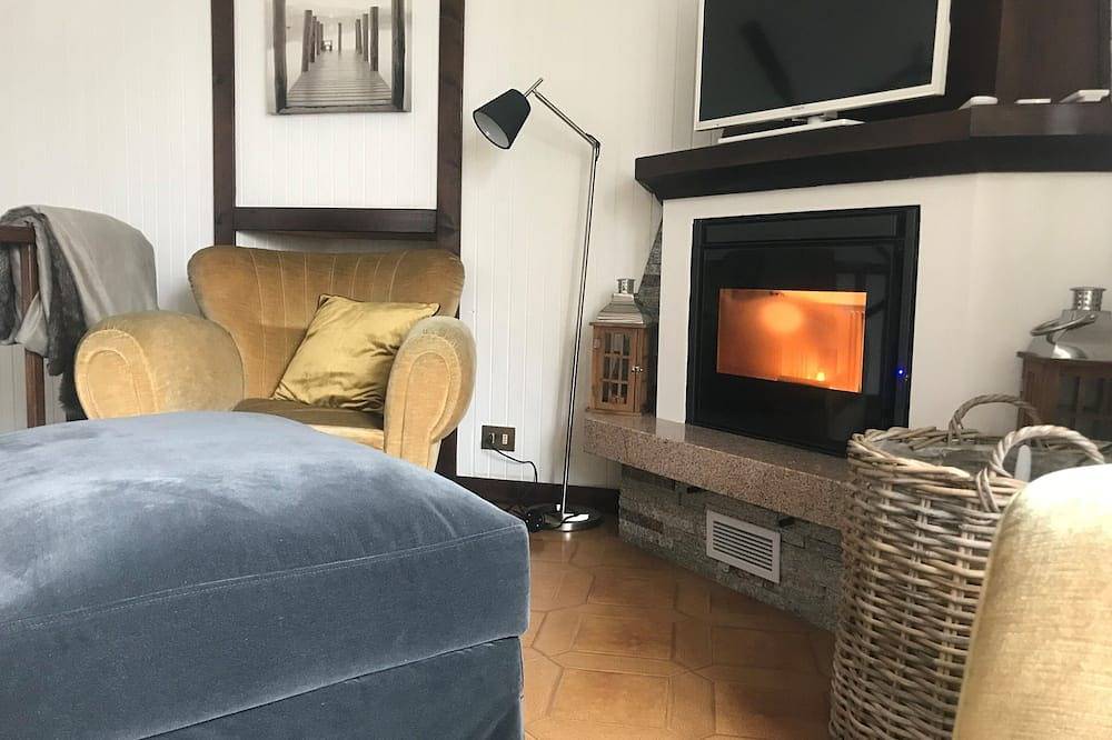 La Playa villa met privéstrand in Pettenasco, Gemeente Pettenasco