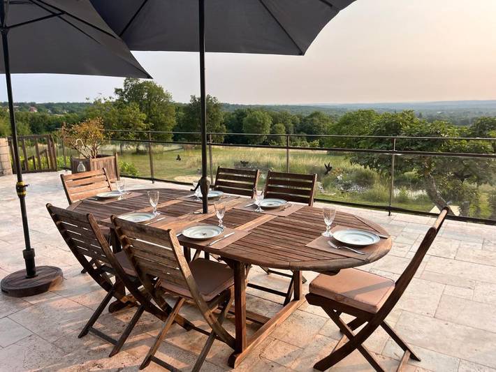 Location de vacances pour 9 personnes, avec terrasse ainsi que vue et piscine à Saint-Jean-de-Laur - 4