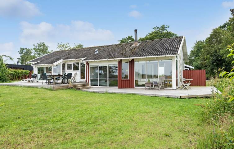 Ferienhaus für 6 Personen, mit Terrasse und Whirlpool in Dyngby Strand