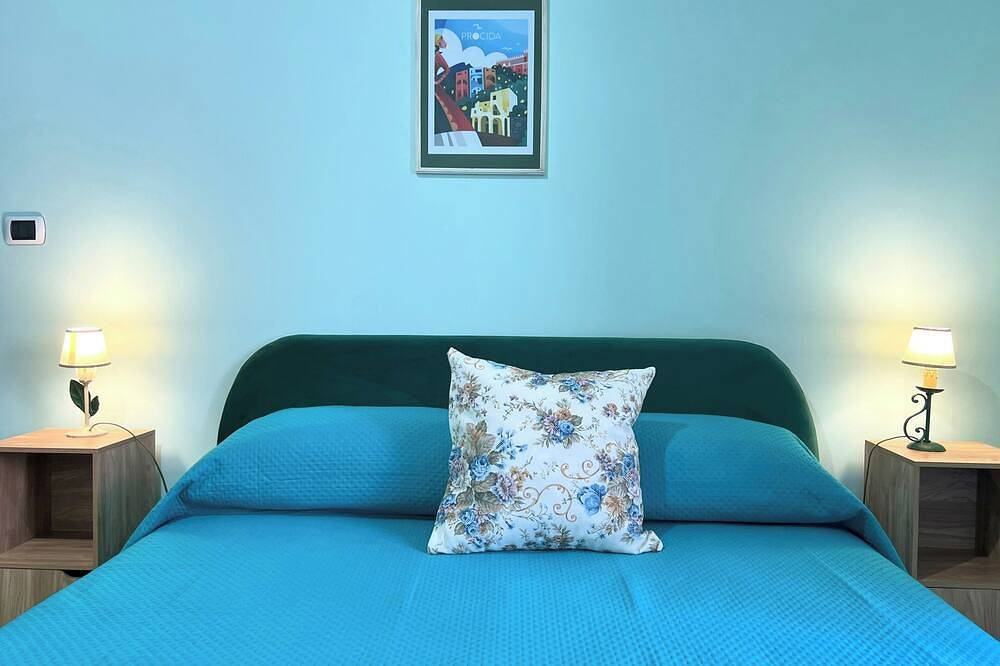 Vefià | vacation home. The terrace on the Mediterranean in Procida, Neapel Provinz