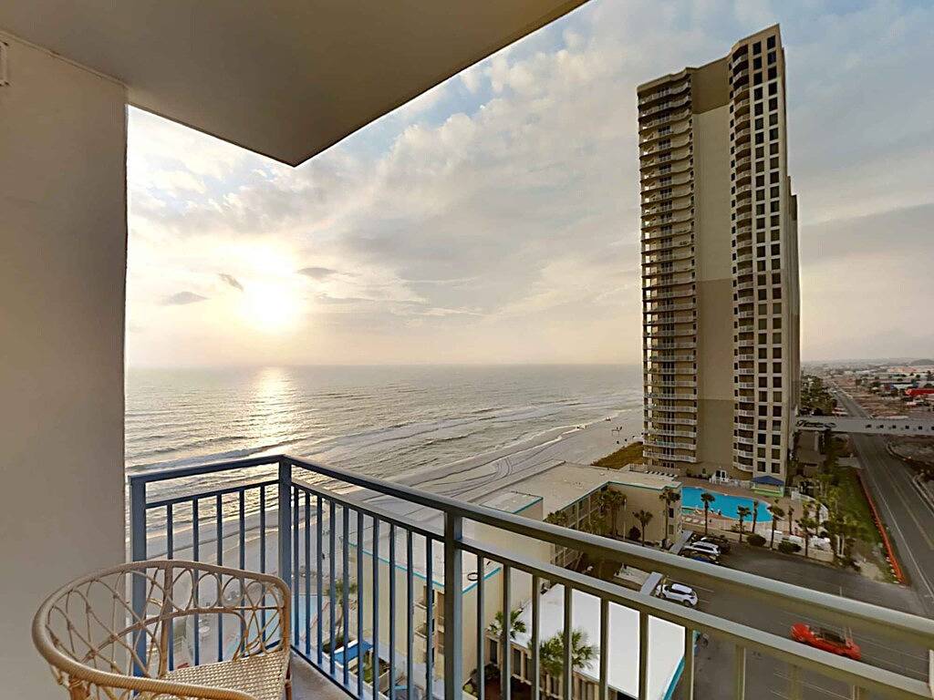 Ganze Wohnung, Sterling Breeze #907 C | Amazing Views + Amenities in Gulf Highlands, Panama City Beach