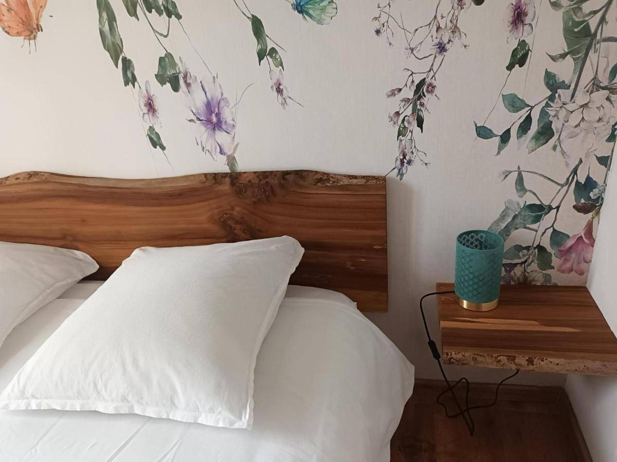 Double Room with Private Bathroom in Montredon (Lot), Lot