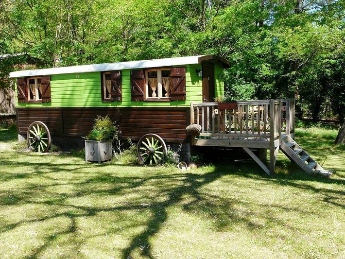 Gîte pour 2 personnes, avec terrasse et vue ainsi que jardin et piscine - 1