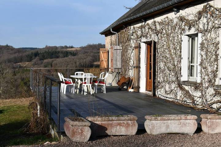 Gîte pour 12 personnes, avec jardin, animaux acceptés à Lavault-de-Frétoy