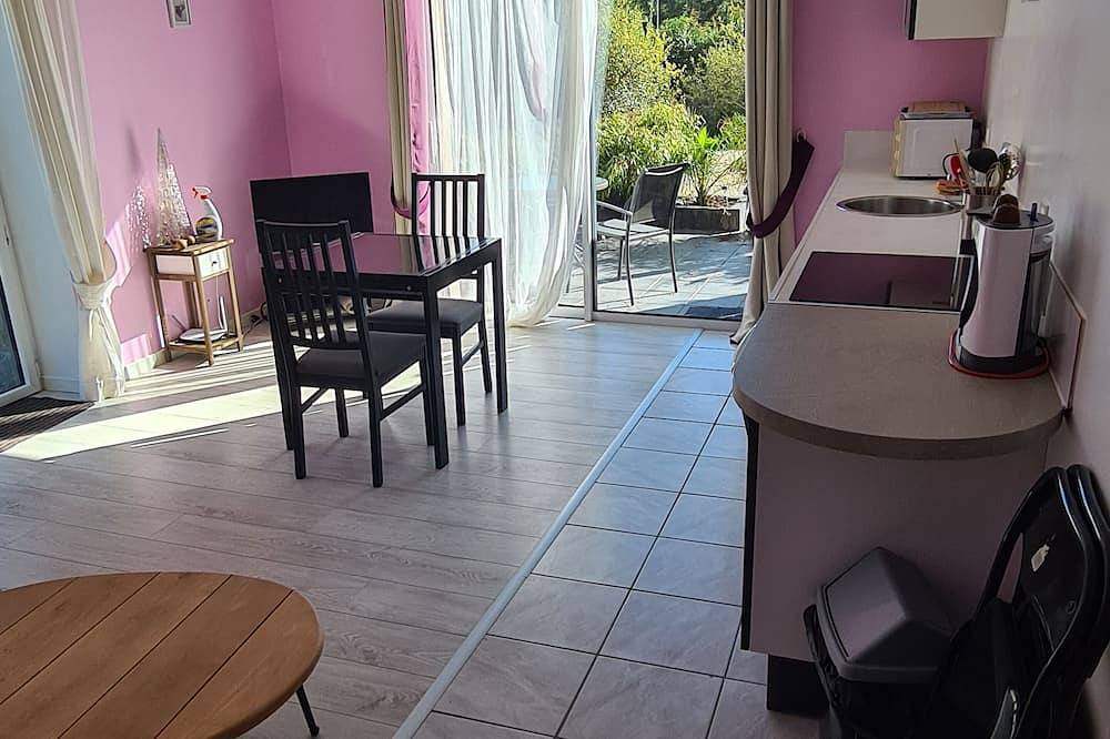 Gîte Camaloth adapted for people with motor disabilities in Theix, Côte des Mégalithes