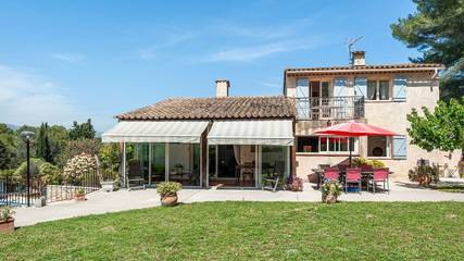 Location de vacances pour 5 personnes, avec piscine et jardin, animaux acceptés à Mougins