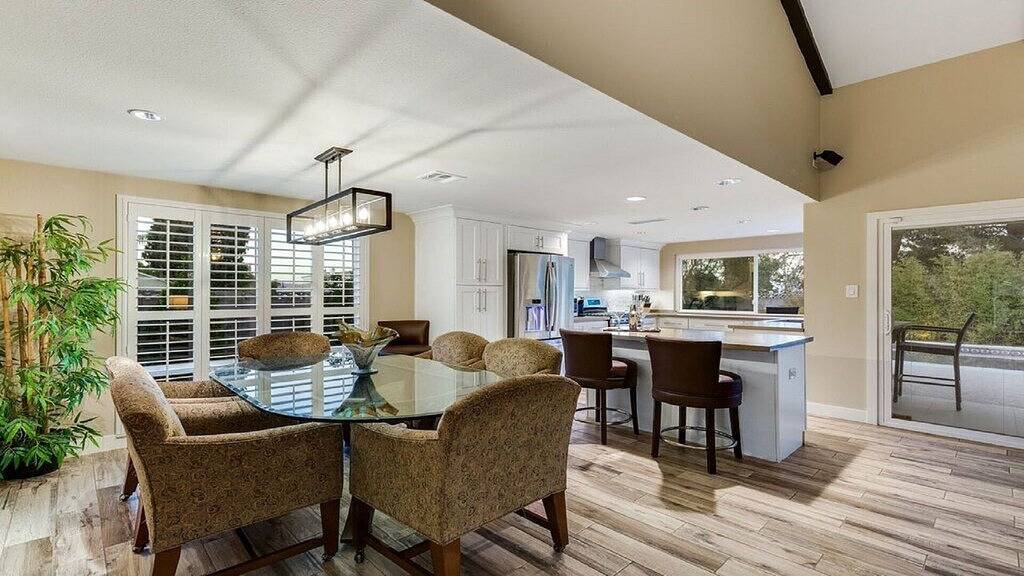 Standort, Standort, Standort Designer Pool Home in Las Vegas, Nevada