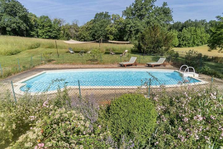 Location de vacances pour 12 personnes, avec Terrasse à Cendrieux