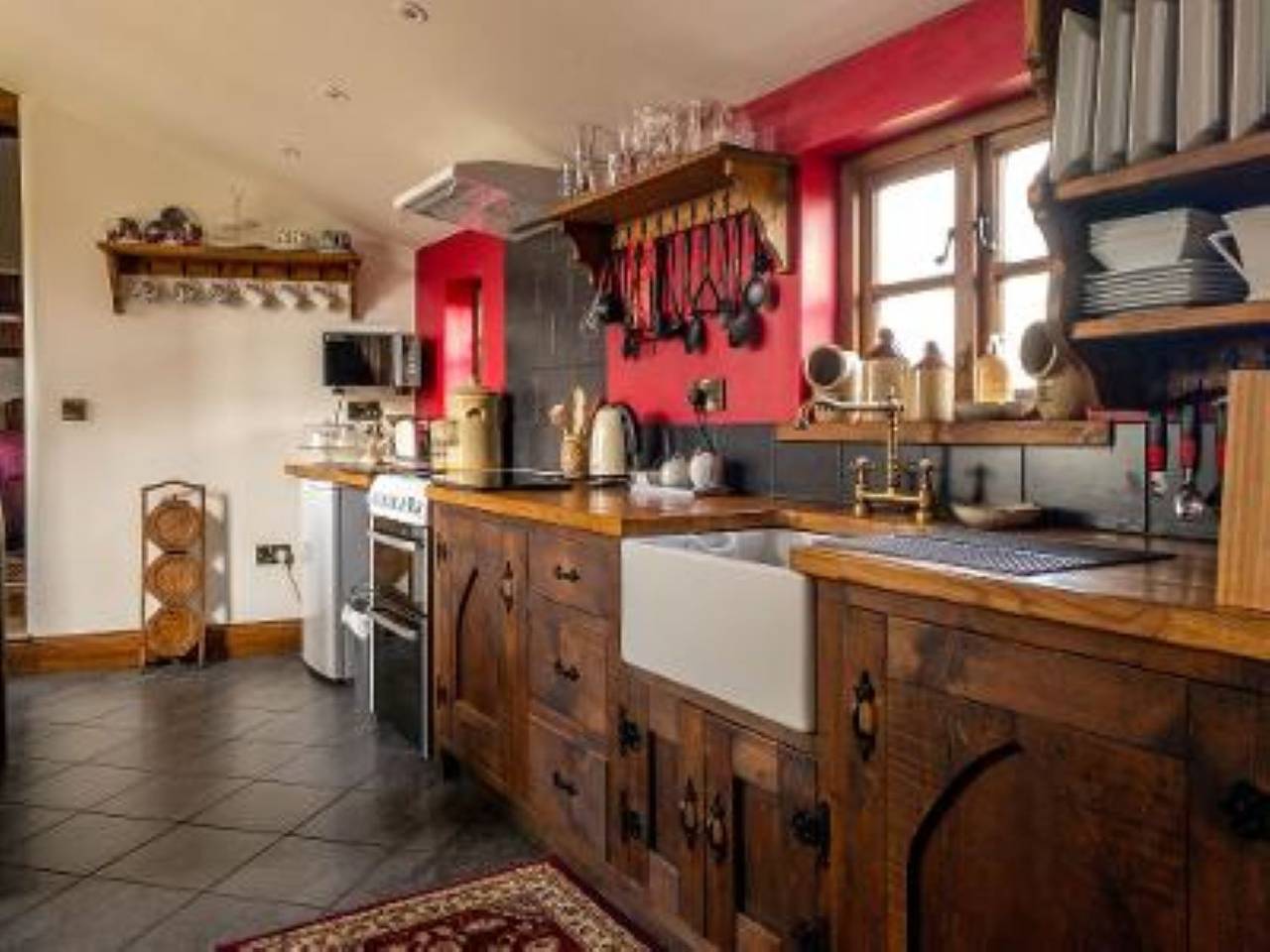 1 Bed Cottage - Sleeps 3 - Garden - Parking - Wifi in Staffordshire