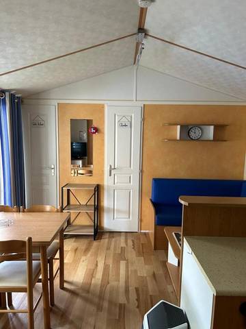 Location de vacances pour 6 personnes, avec vue ainsi que piscine et terrasse, animaux acceptés à Thiviers