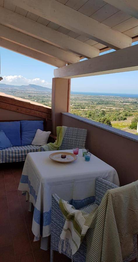 Ferienwohnung für 4 Personen, mit Balkon und Terrasse sowie Pool und Ausblick