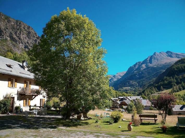 Maison d’hôte pour 2 personnes, avec vue et jardin à Saint-Paul-sur-Ubaye