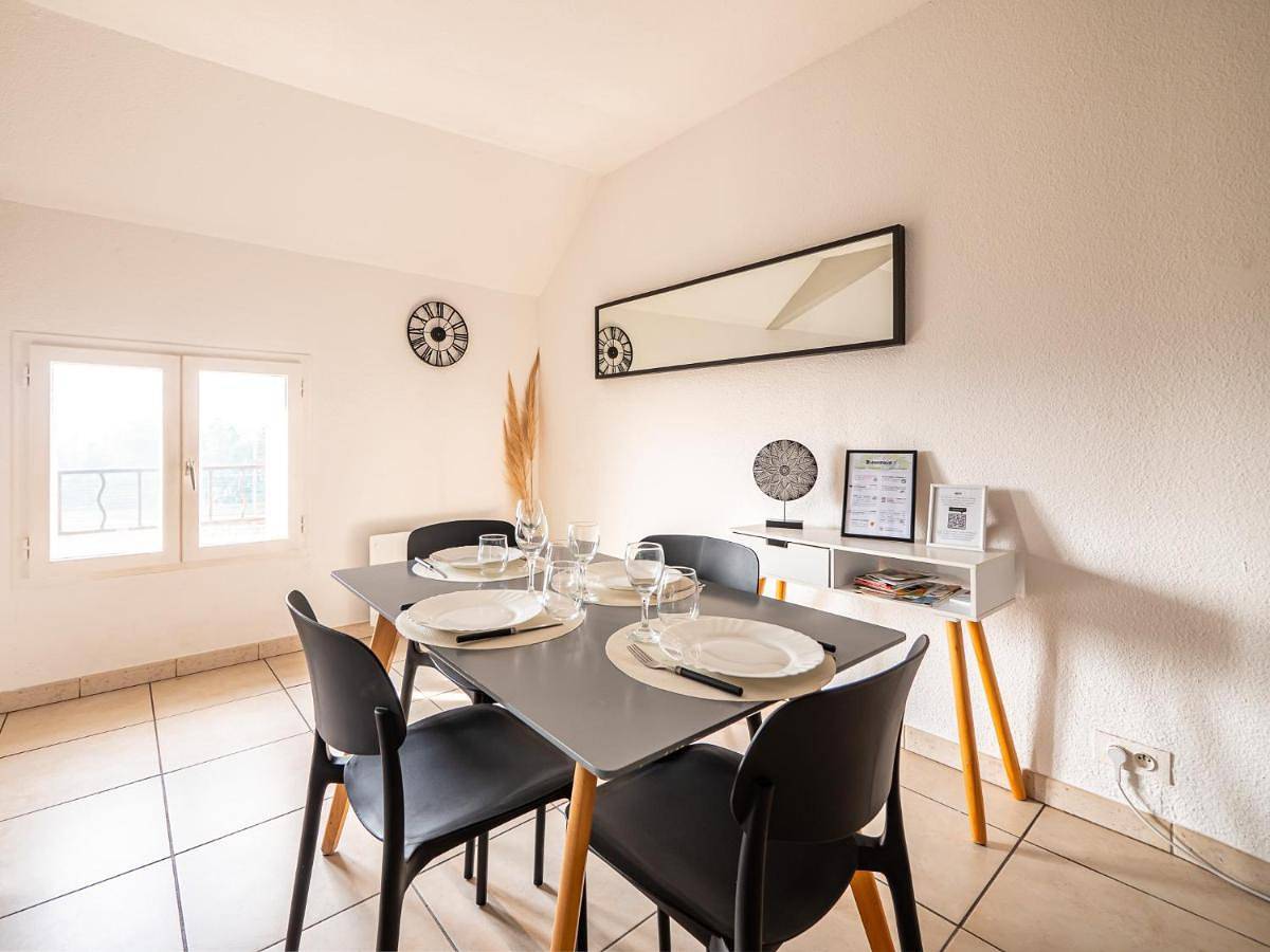 Appartement entier, Appartement Chaleureux avec 2 grandes chambres in Saint-Rambert-d'Albon, Région de Valence