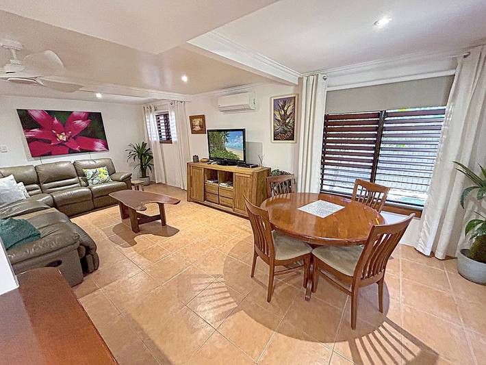 Holiday rental for 10 people, with garden and hot tub in Great Barrier Reef