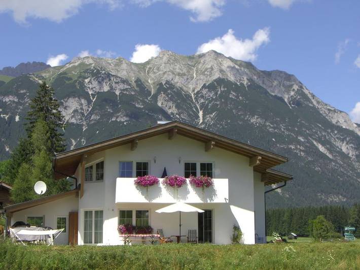Ferienwohnung für 4 Personen, mit Balkon und Terrasse sowie Garten in Leutasch