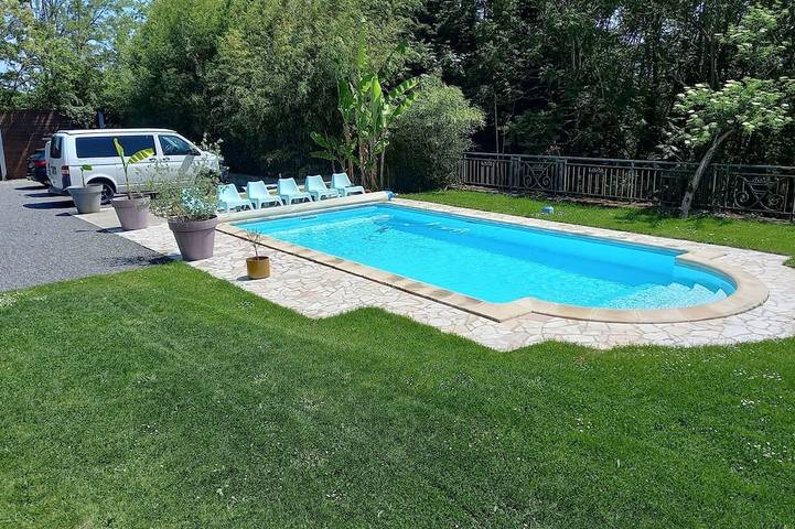 Gîte pour 10 personnes, avec Jardin à La Chapelle-Saint-Mesmin