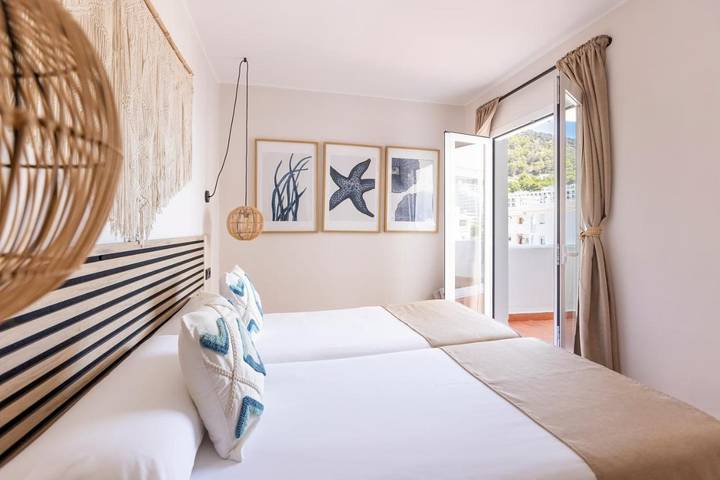 Vakantieappartement voor 3 personen, with Balkon and Terras as well as Tuin and Kinderzwembad in Cala Llonga