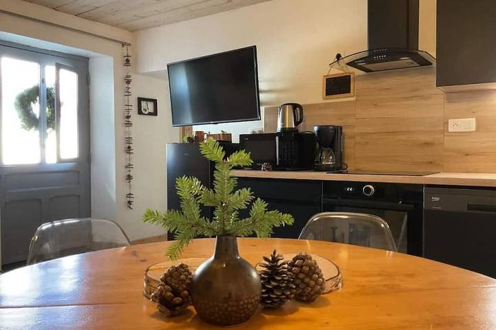 Entire apartment, Au Charmant Chablis in Champagnole, Jura Francais
